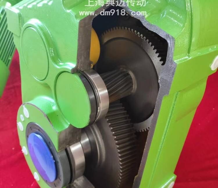 The internal structure diagram of the F series parallel shaft helical gear reducer